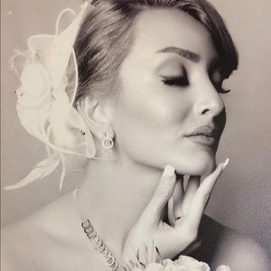 Meet your Posher, Yalda